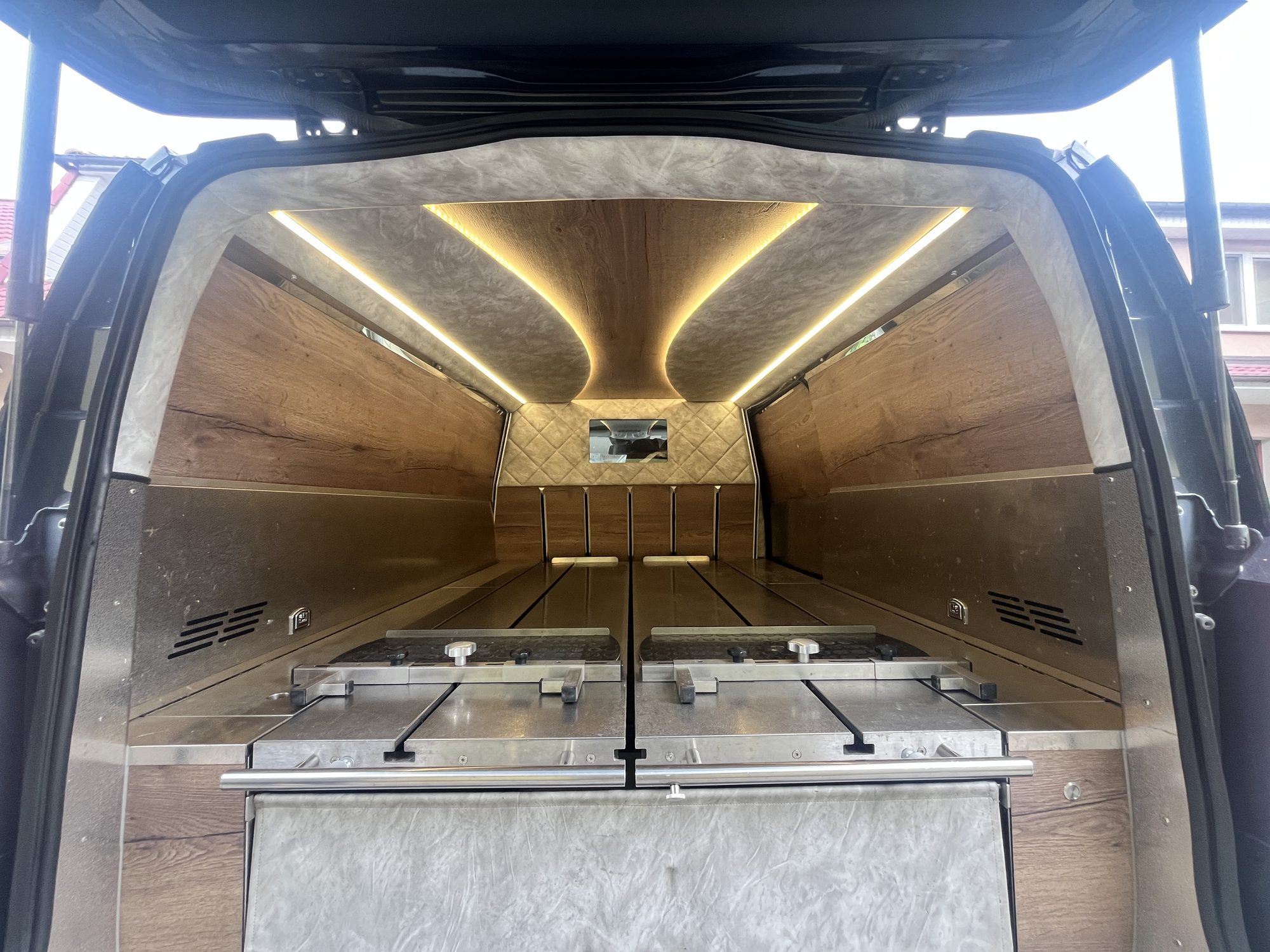 Mercedes Benz Vito 124 L 174kW